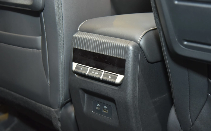 Mitsubishi Destinator - Ảnh 17