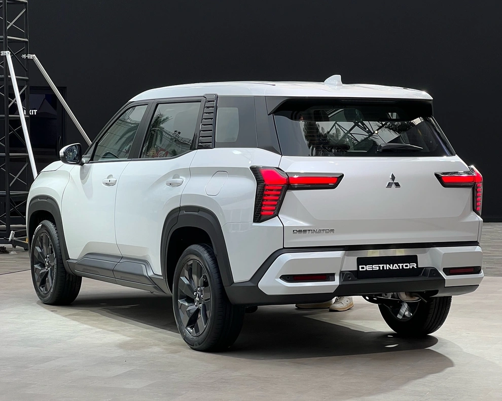 mitsubishi-destinator-ra-mat-se-ve-viet-nam-vao-cuoi-nam-nay-02