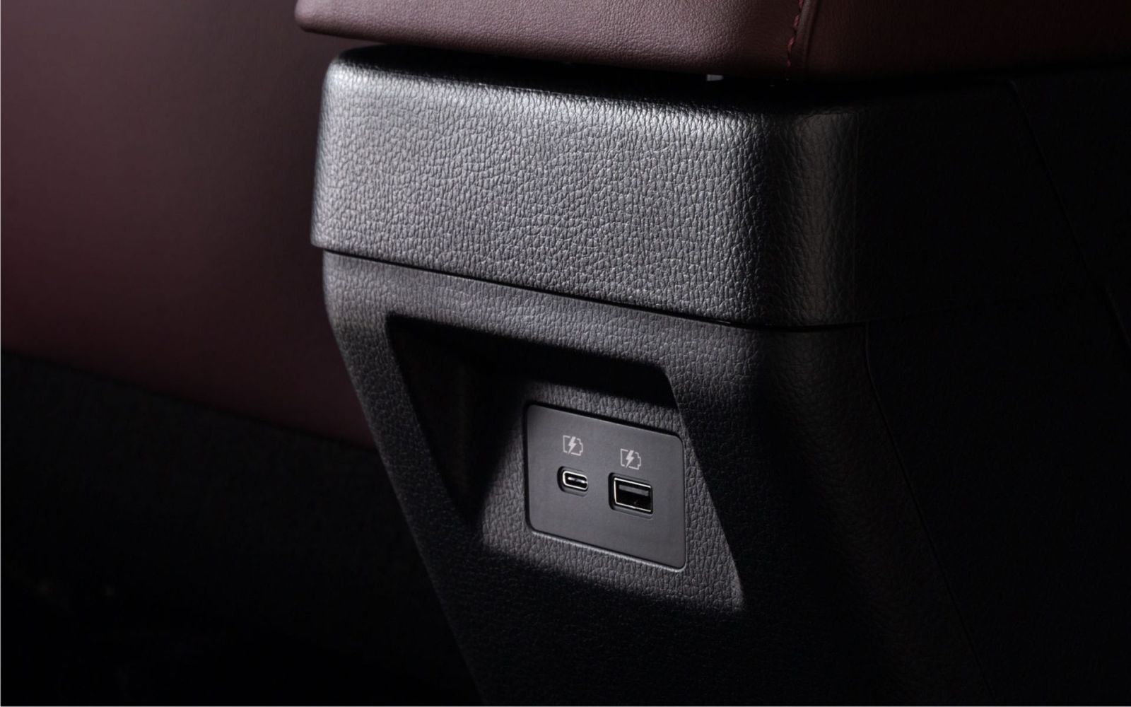 trang-bi-xpander-cross-2025-07